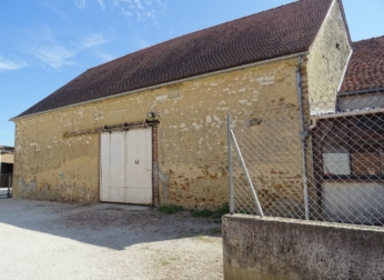 Maison T6 avec grange à rénover à VERGIGNY - Idéale pour un artisan